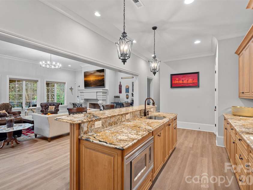 5727 Challisford Lane, Charlotte, NC 28226.  MLS# CAR4350197, YatesRealty ID 3581. 