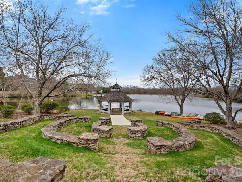 5727 Challisford Lane, Charlotte, NC 28226.  MLS# CAR4350197, YatesRealty ID 3581. 