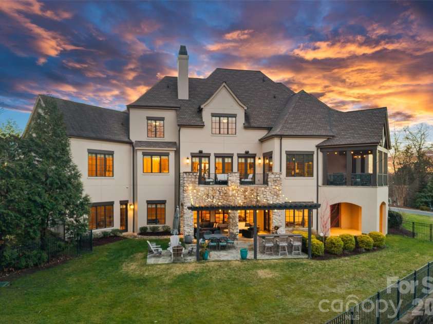 5727 Challisford Lane, Charlotte, NC 28226.  MLS# CAR4350197, YatesRealty ID 3581. 