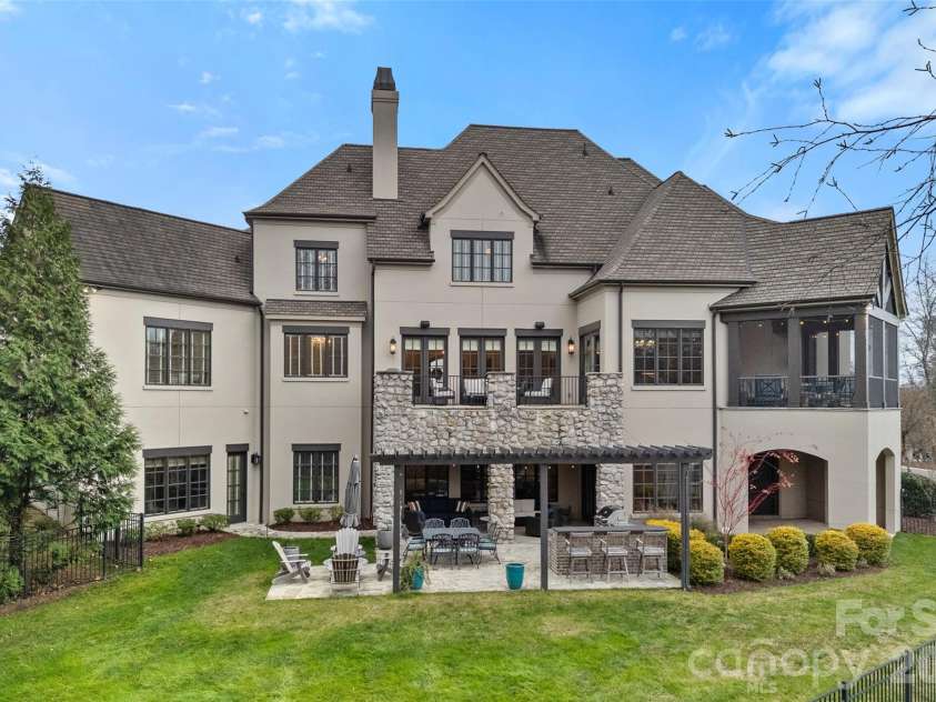5727 Challisford Lane, Charlotte, NC 28226.  MLS# CAR4350197, YatesRealty ID 3581. 