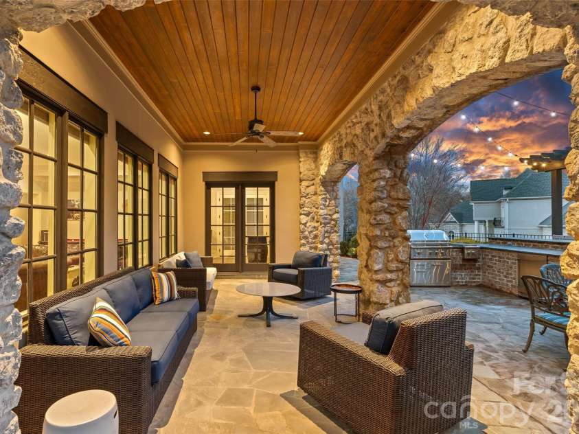 5727 Challisford Lane, Charlotte, NC 28226.  MLS# CAR4350197, YatesRealty ID 3581. 
