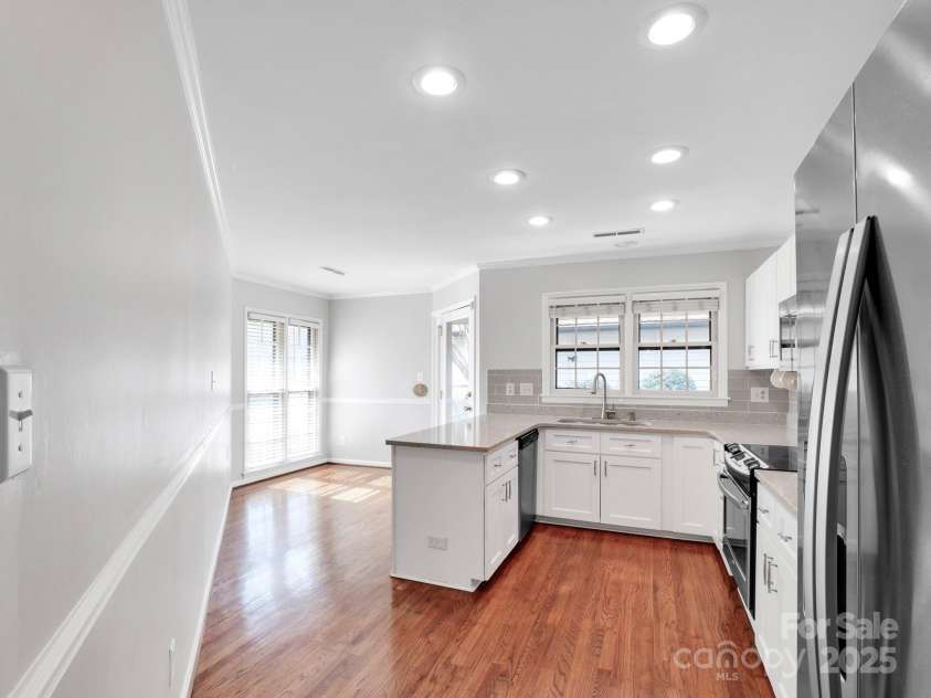 6200 Summertree Lane, Charlotte, NC 28226.  MLS# CAR4233267, YatesRealty ID 3581. 