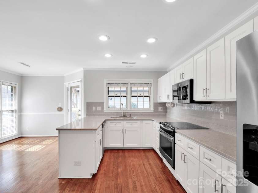 6200 Summertree Lane, Charlotte, NC 28226.  MLS# CAR4233267, YatesRealty ID 3581. 