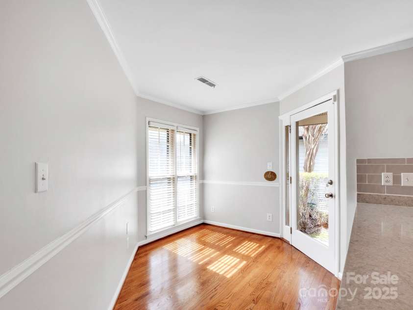 6200 Summertree Lane, Charlotte, NC 28226.  MLS# CAR4233267, YatesRealty ID 3581. 