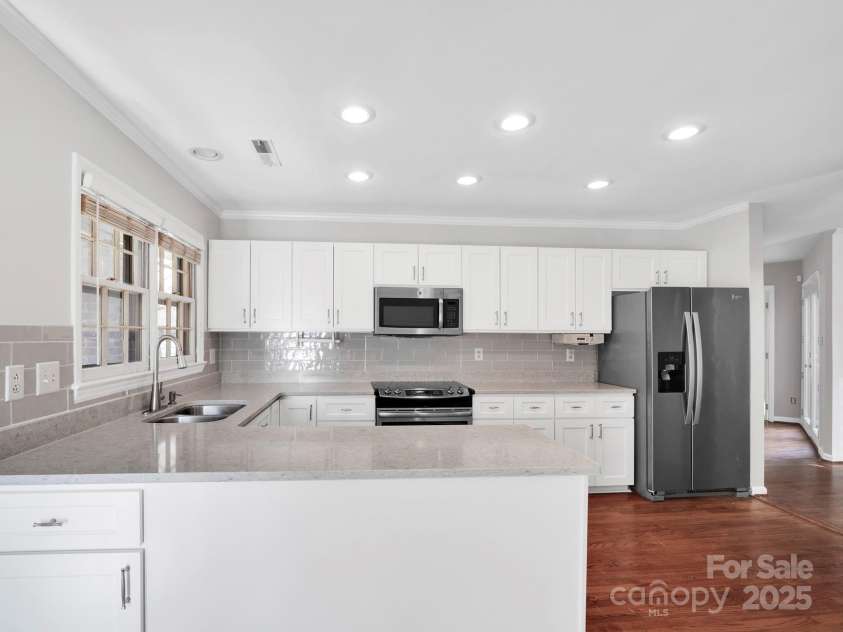 6200 Summertree Lane, Charlotte, NC 28226.  MLS# CAR4233267, YatesRealty ID 3581. 