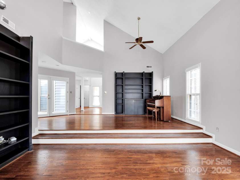 6200 Summertree Lane, Charlotte, NC 28226.  MLS# CAR4233267, YatesRealty ID 3581. 