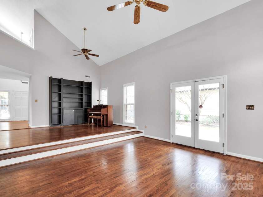 6200 Summertree Lane, Charlotte, NC 28226.  MLS# CAR4233267, YatesRealty ID 3581. 