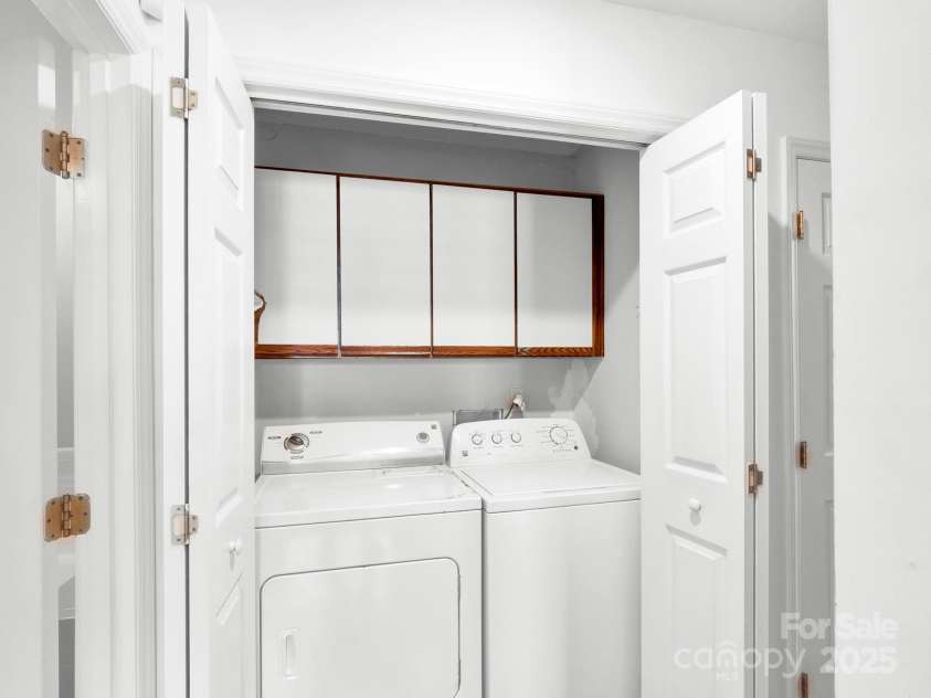 6200 Summertree Lane, Charlotte, NC 28226.  MLS# CAR4233267, YatesRealty ID 3581. 