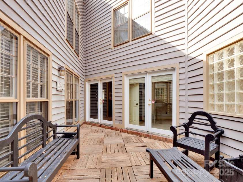 6200 Summertree Lane, Charlotte, NC 28226.  MLS# CAR4233267, YatesRealty ID 3581. 