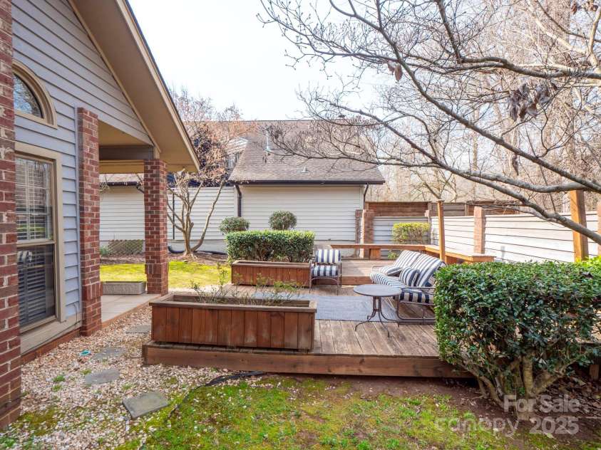 6200 Summertree Lane, Charlotte, NC 28226.  MLS# CAR4233267, YatesRealty ID 3581. 