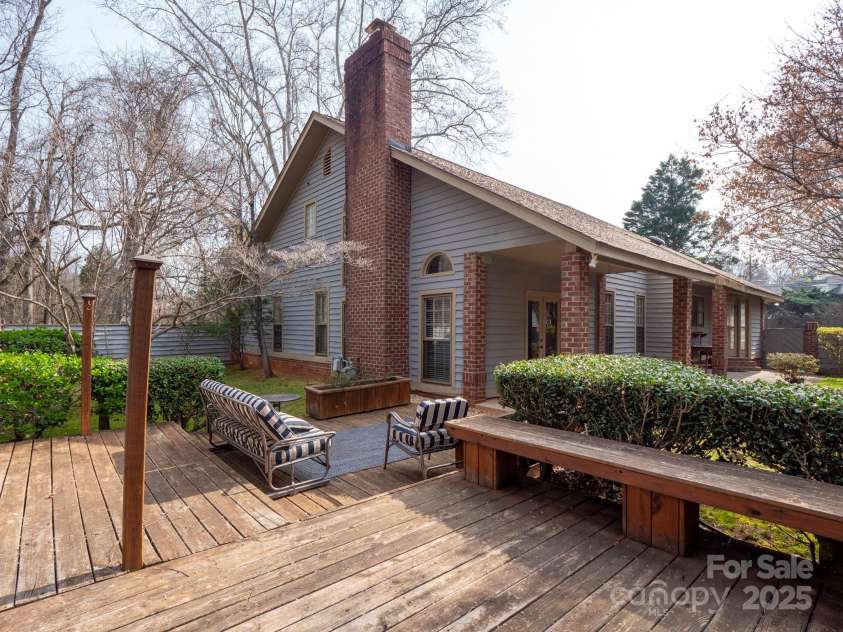 6200 Summertree Lane, Charlotte, NC 28226.  MLS# CAR4233267, YatesRealty ID 3581. 