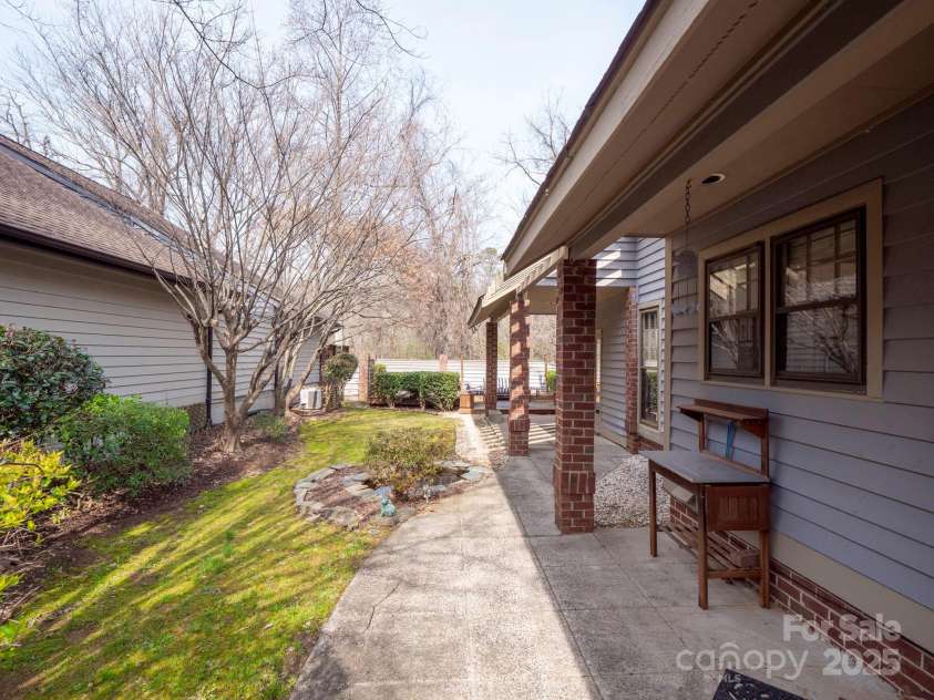 6200 Summertree Lane, Charlotte, NC 28226.  MLS# CAR4233267, YatesRealty ID 3581. 