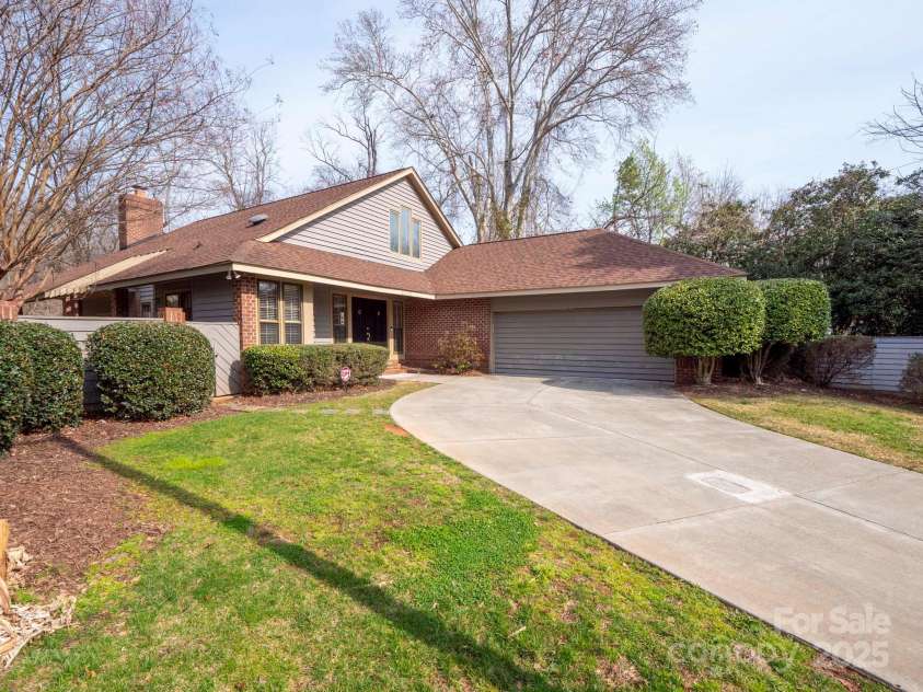 6200 Summertree Lane, Charlotte, NC 28226.  MLS# CAR4233267, YatesRealty ID 3581. 