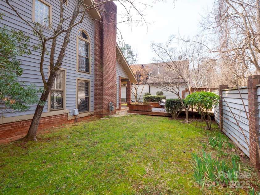 6200 Summertree Lane, Charlotte, NC 28226.  MLS# CAR4233267, YatesRealty ID 3581. 