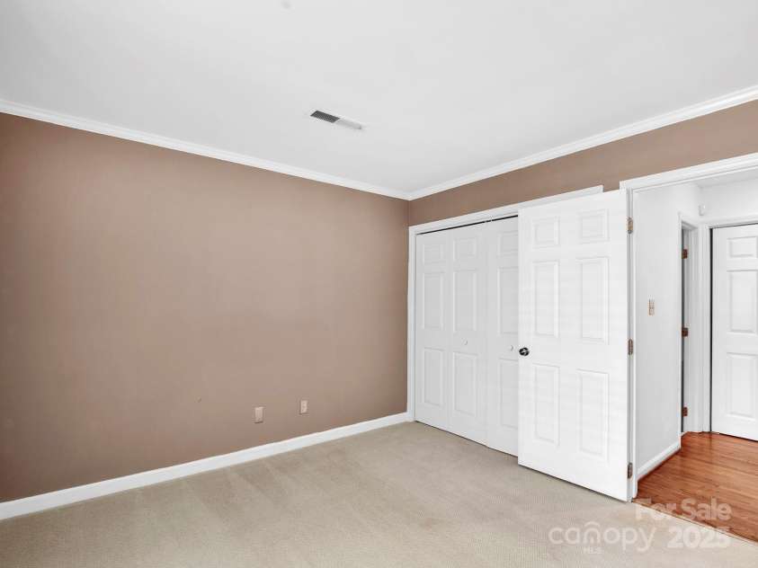 6200 Summertree Lane, Charlotte, NC 28226.  MLS# CAR4233267, YatesRealty ID 3581. 