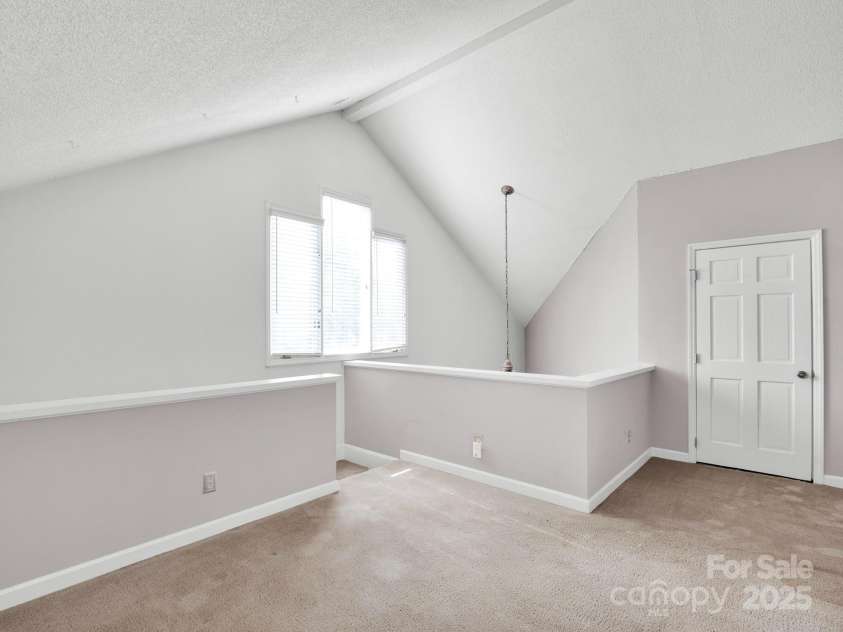 6200 Summertree Lane, Charlotte, NC 28226.  MLS# CAR4233267, YatesRealty ID 3581. 