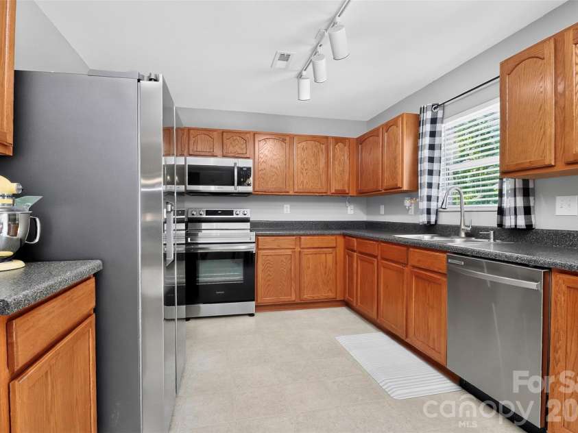 10825 Dry Stone Drive, Huntersville, NC 28078.  MLS# CAR4393847, YatesRealty ID 35814. 