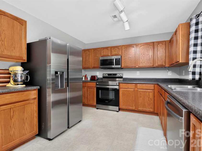 10825 Dry Stone Drive, Huntersville, NC 28078.  MLS# CAR4393847, YatesRealty ID 35814. 