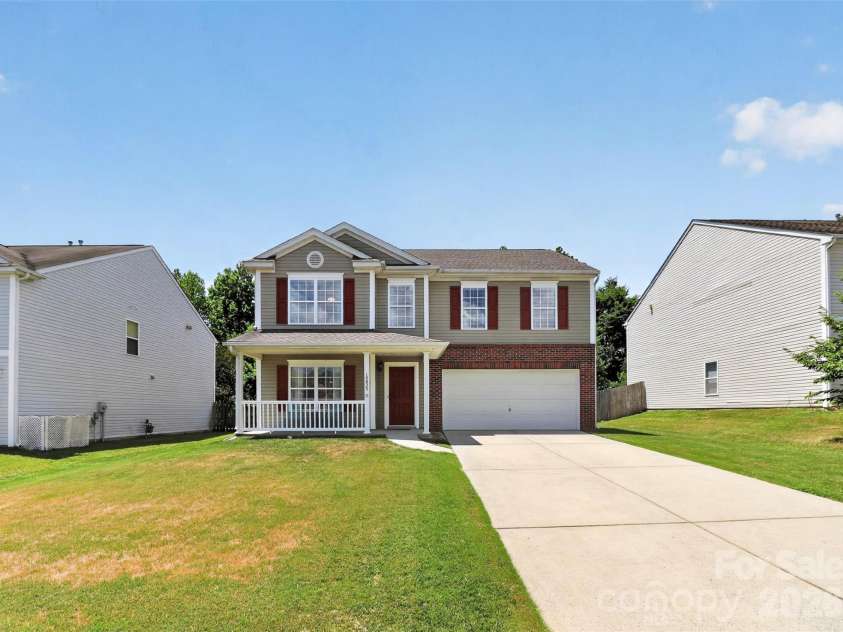 10825 Dry Stone Drive, Huntersville, NC 28078.  MLS# CAR4393847, YatesRealty ID 35814. 