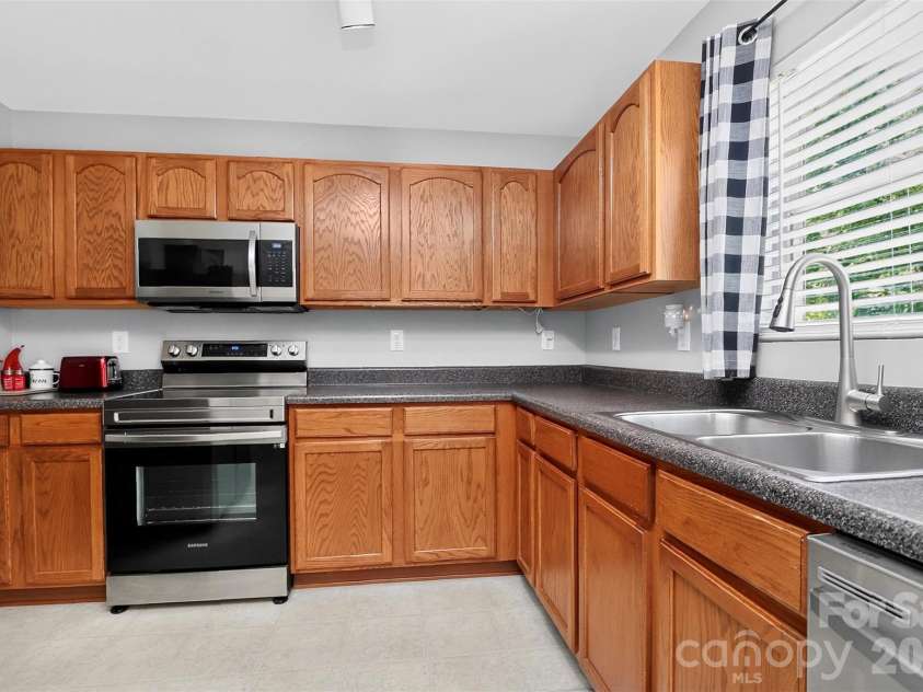 10825 Dry Stone Drive, Huntersville, NC 28078.  MLS# CAR4393847, YatesRealty ID 35814. 