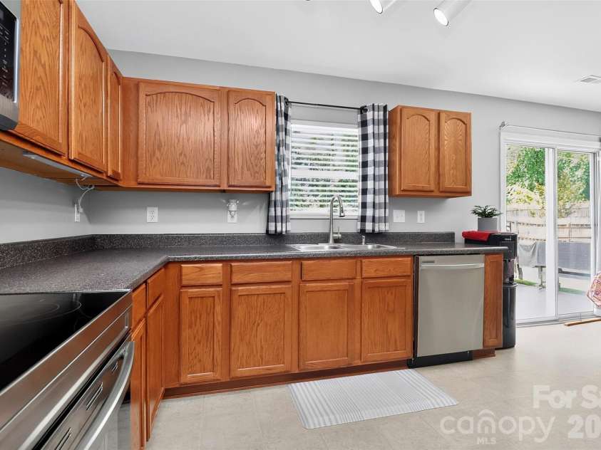 10825 Dry Stone Drive, Huntersville, NC 28078.  MLS# CAR4393847, YatesRealty ID 35814. 