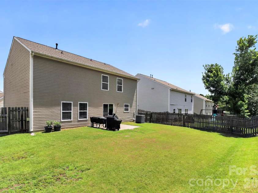 10825 Dry Stone Drive, Huntersville, NC 28078.  MLS# CAR4393847, YatesRealty ID 35814. 