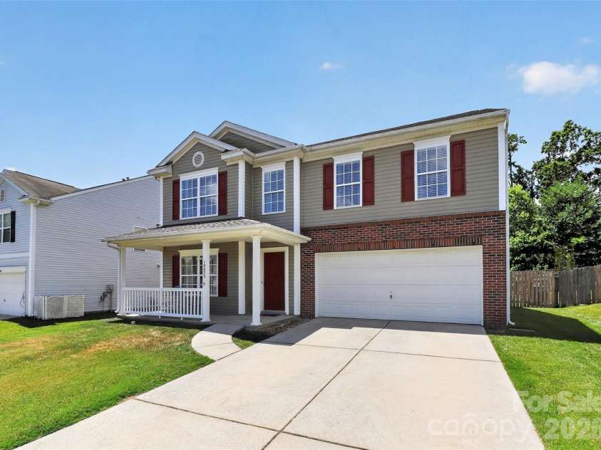 10825 Dry Stone Drive, Huntersville, NC 28078.  MLS# CAR4393847, YatesRealty ID 35814. 