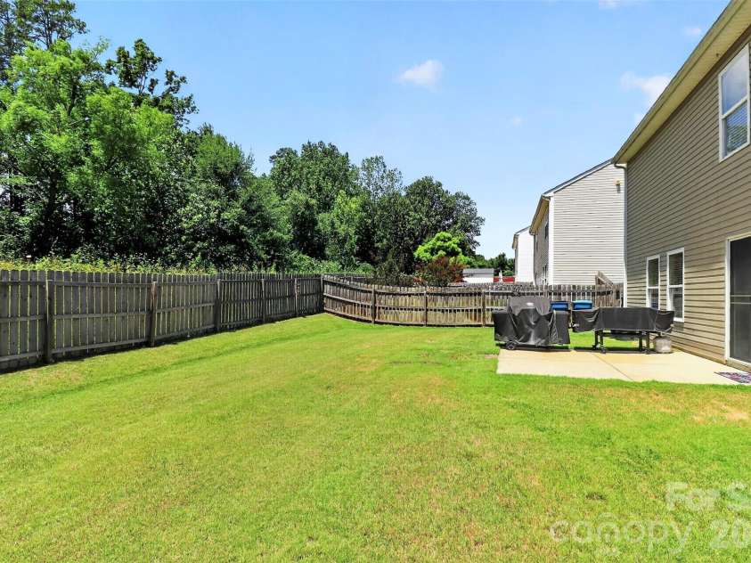 10825 Dry Stone Drive, Huntersville, NC 28078.  MLS# CAR4393847, YatesRealty ID 35814. Fenced Backyard