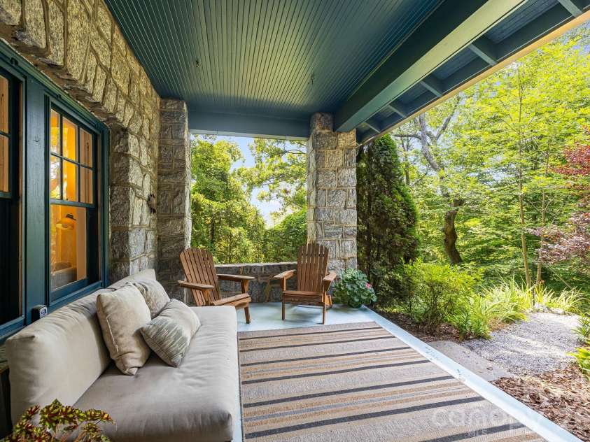 25 B Saint Dunstans Circle, Asheville, NC 28803.  MLS# CAR4402252, YatesRealty ID 35815. 