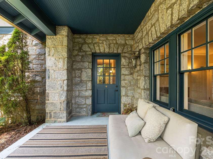 25 B Saint Dunstans Circle, Asheville, NC 28803.  MLS# CAR4402252, YatesRealty ID 35815. 