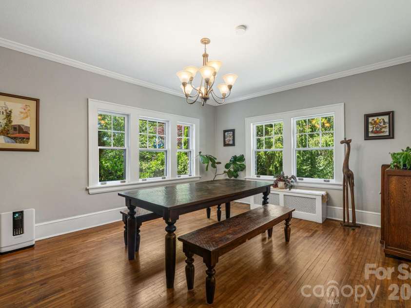 25 B Saint Dunstans Circle, Asheville, NC 28803.  MLS# CAR4402252, YatesRealty ID 35815. 