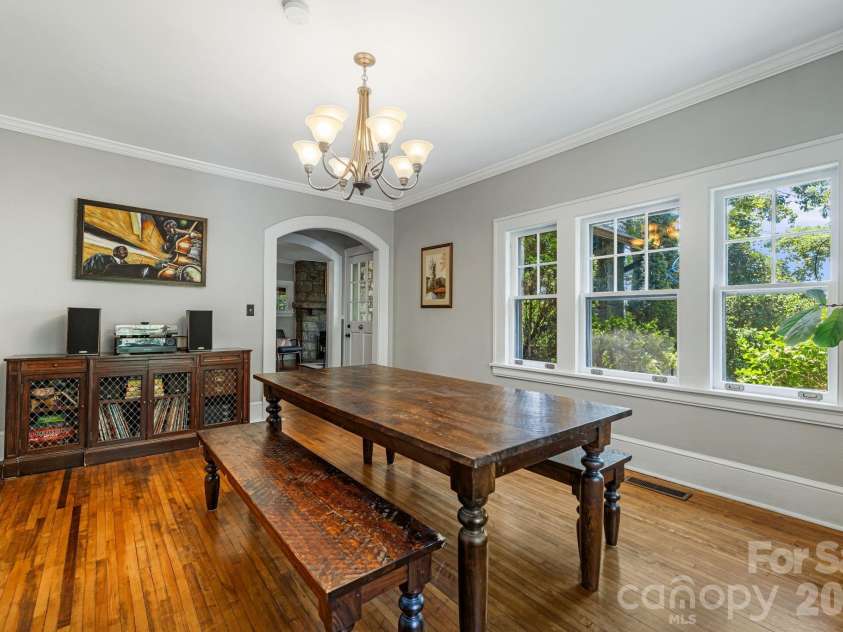 25 B Saint Dunstans Circle, Asheville, NC 28803.  MLS# CAR4402252, YatesRealty ID 35815. 