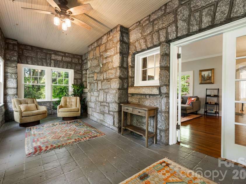 25 B Saint Dunstans Circle, Asheville, NC 28803.  MLS# CAR4402252, YatesRealty ID 35815. 