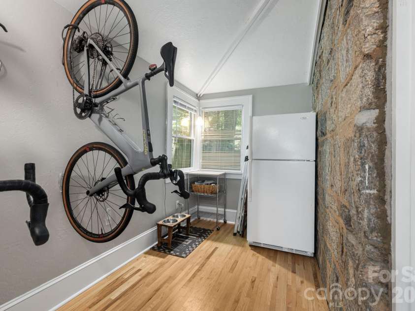 25 B Saint Dunstans Circle, Asheville, NC 28803.  MLS# CAR4402252, YatesRealty ID 35815. 