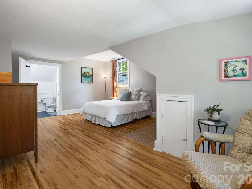 25 B Saint Dunstans Circle, Asheville, NC 28803.  MLS# CAR4402252, YatesRealty ID 35815. 