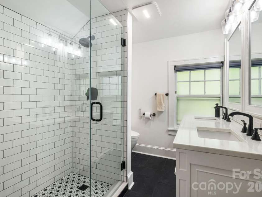 25 B Saint Dunstans Circle, Asheville, NC 28803.  MLS# CAR4402252, YatesRealty ID 35815. 