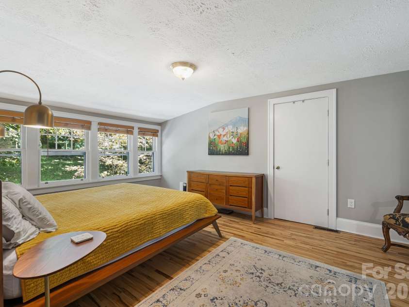 25 B Saint Dunstans Circle, Asheville, NC 28803.  MLS# CAR4402252, YatesRealty ID 35815. 