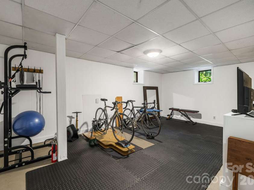 25 B Saint Dunstans Circle, Asheville, NC 28803.  MLS# CAR4402252, YatesRealty ID 35815. 