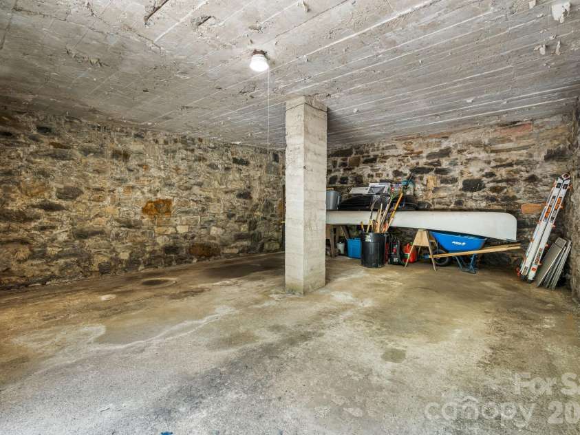 25 B Saint Dunstans Circle, Asheville, NC 28803.  MLS# CAR4402252, YatesRealty ID 35815. 