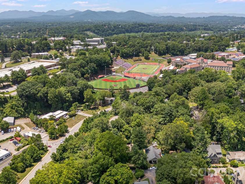 25 B Saint Dunstans Circle, Asheville, NC 28803.  MLS# CAR4402252, YatesRealty ID 35815. 