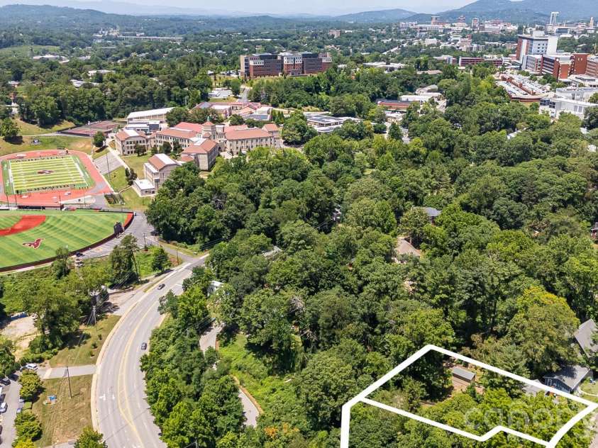 25 B Saint Dunstans Circle, Asheville, NC 28803.  MLS# CAR4402252, YatesRealty ID 35815. 