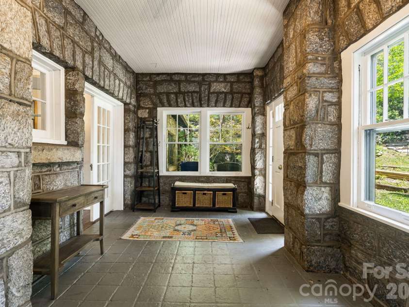 25 B Saint Dunstans Circle, Asheville, NC 28803.  MLS# CAR4402252, YatesRealty ID 35815. 