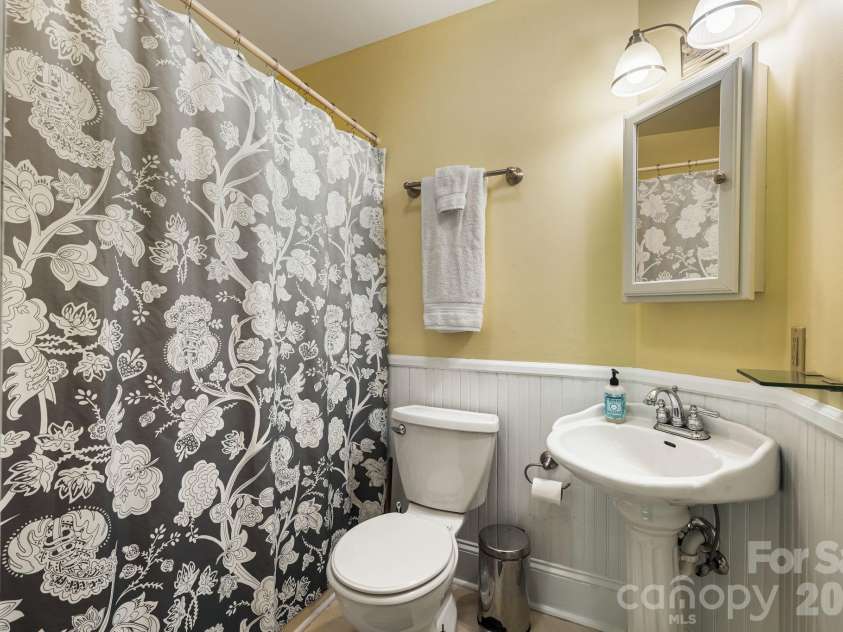 25 B Saint Dunstans Circle, Asheville, NC 28803.  MLS# CAR4402252, YatesRealty ID 35815. 