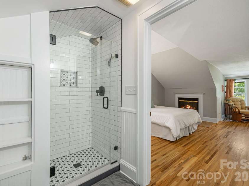 25 B Saint Dunstans Circle, Asheville, NC 28803.  MLS# CAR4402252, YatesRealty ID 35815. 