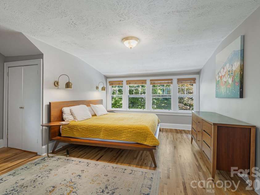 25 B Saint Dunstans Circle, Asheville, NC 28803.  MLS# CAR4402252, YatesRealty ID 35815. 
