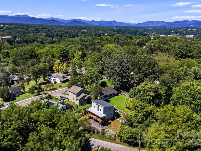 14 3rd Street, Asheville, NC 28803.  MLS# CAR4297140, YatesRealty ID 3582. 