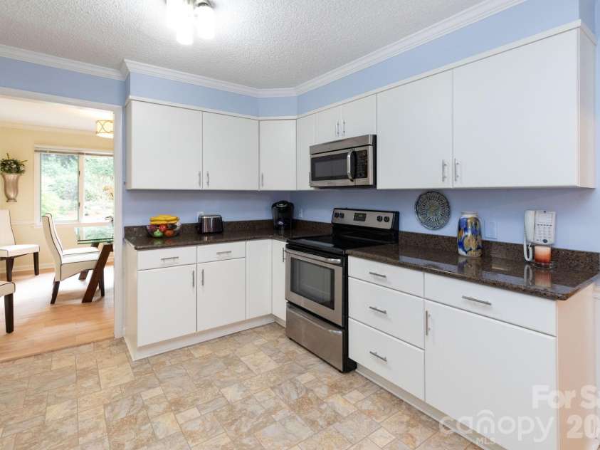 301 Crowfields Lane, Asheville, NC 28803.  MLS# CAR4399895, YatesRealty ID 35820. 