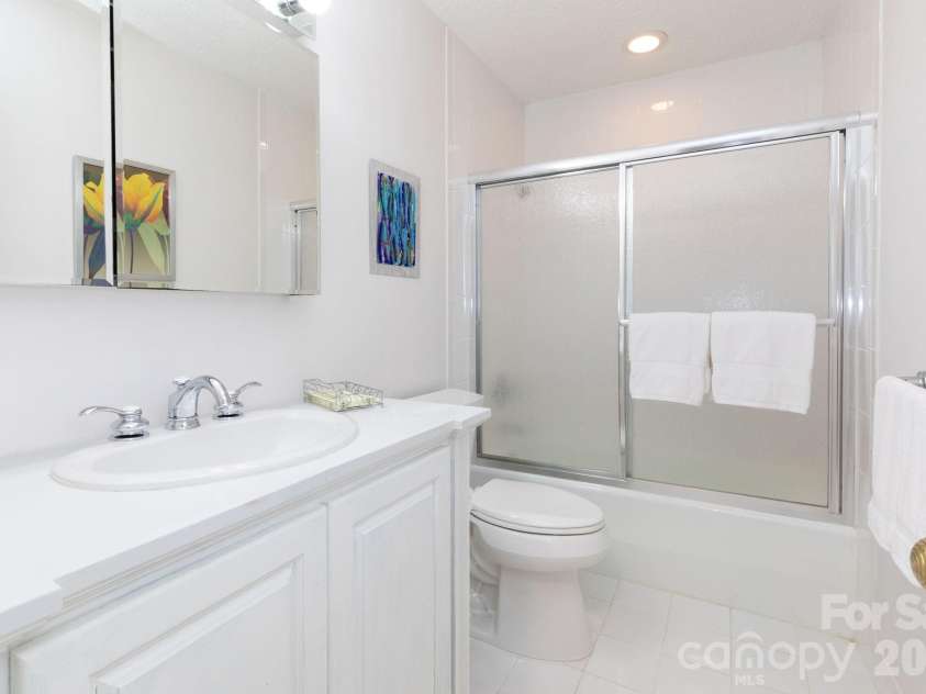301 Crowfields Lane, Asheville, NC 28803.  MLS# CAR4399895, YatesRealty ID 35820. Hall bath