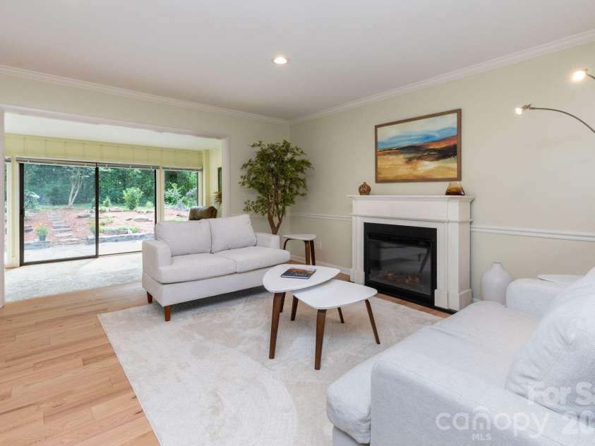 301 Crowfields Lane, Asheville, NC 28803.  MLS# CAR4399895, YatesRealty ID 35820. Welcome!