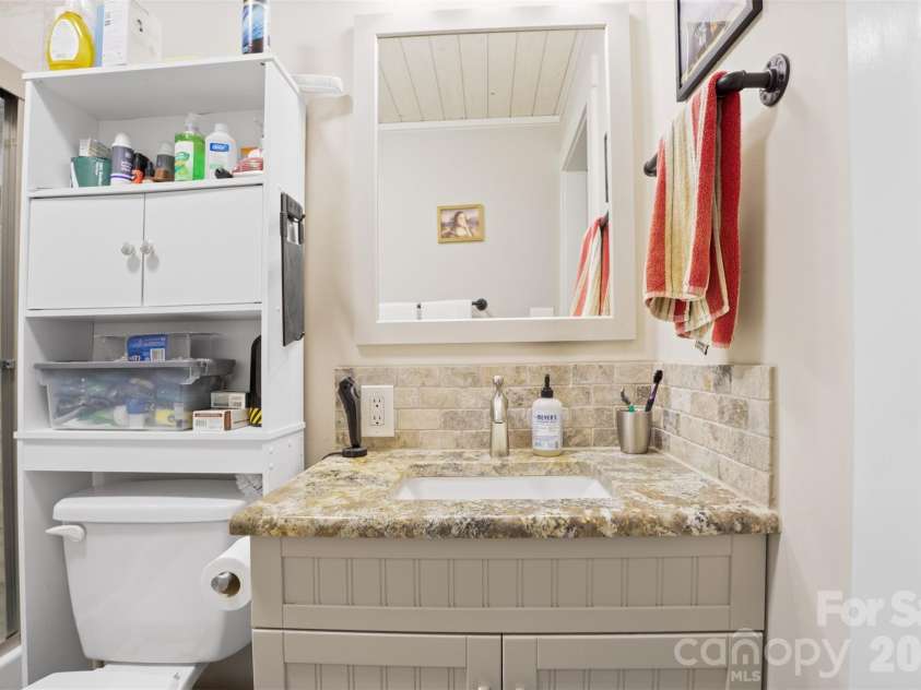 7193 Kershaw Camden Highway, Kershaw, SC 29067.  MLS# CAR4399543, YatesRealty ID 35821. Full Bath